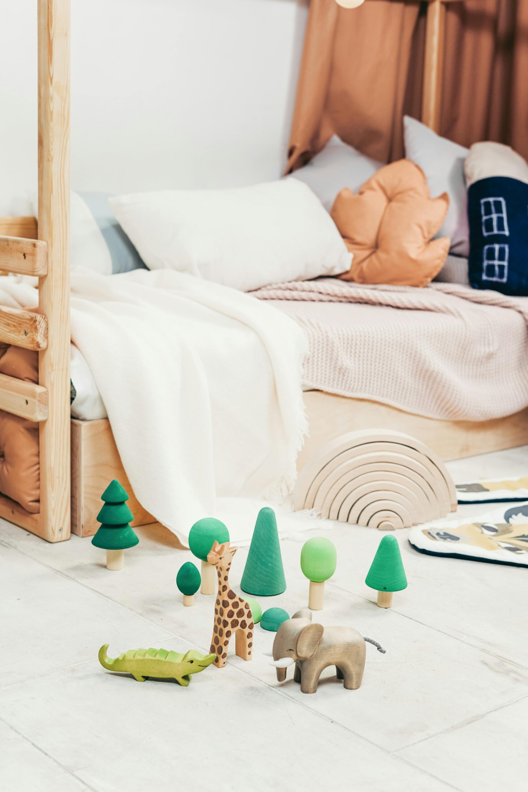 Montessori vs. Inne Metody Wychowawcze Jak Drewniane Zabawki i Bujaki Wspierają Rozwój Twojego Dziecka