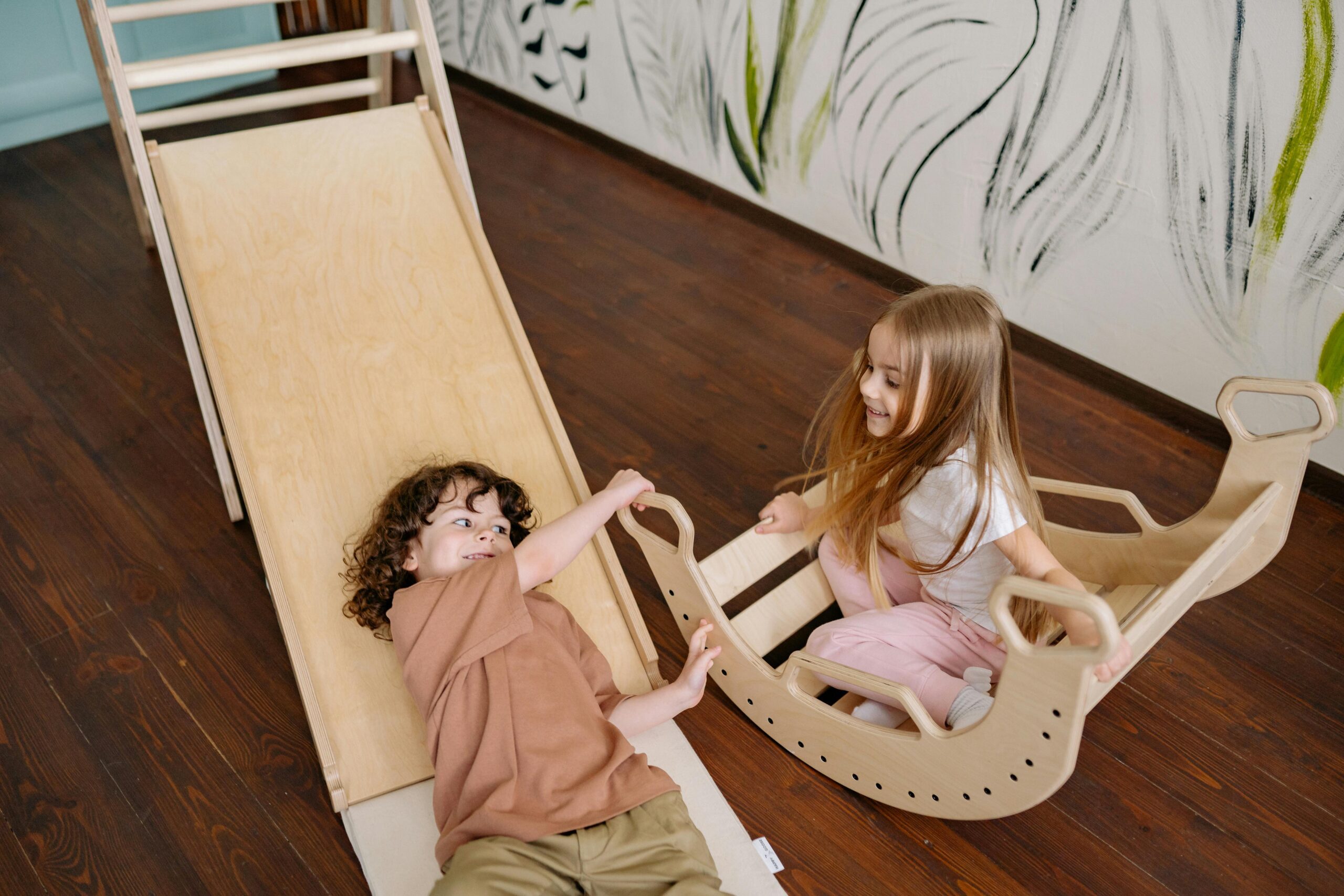 Rola Profilaktyki Ruchowej u Dzieci w Wieku Szkolnym Jak Bujaki Drewniane i Zabawki Wspierają Zdrowy Rozwój